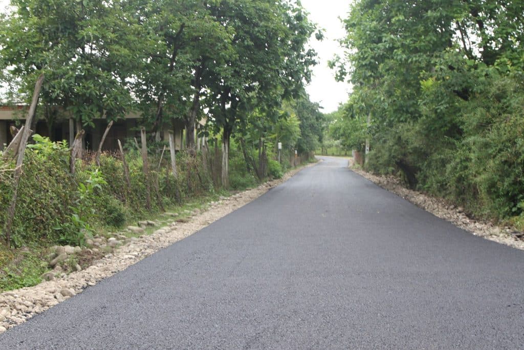 ჩხოროწყუში შიდა საუბნო გზების ასფალტის საფარით რეაბილიტაცია მიმდინარეობს - image 2