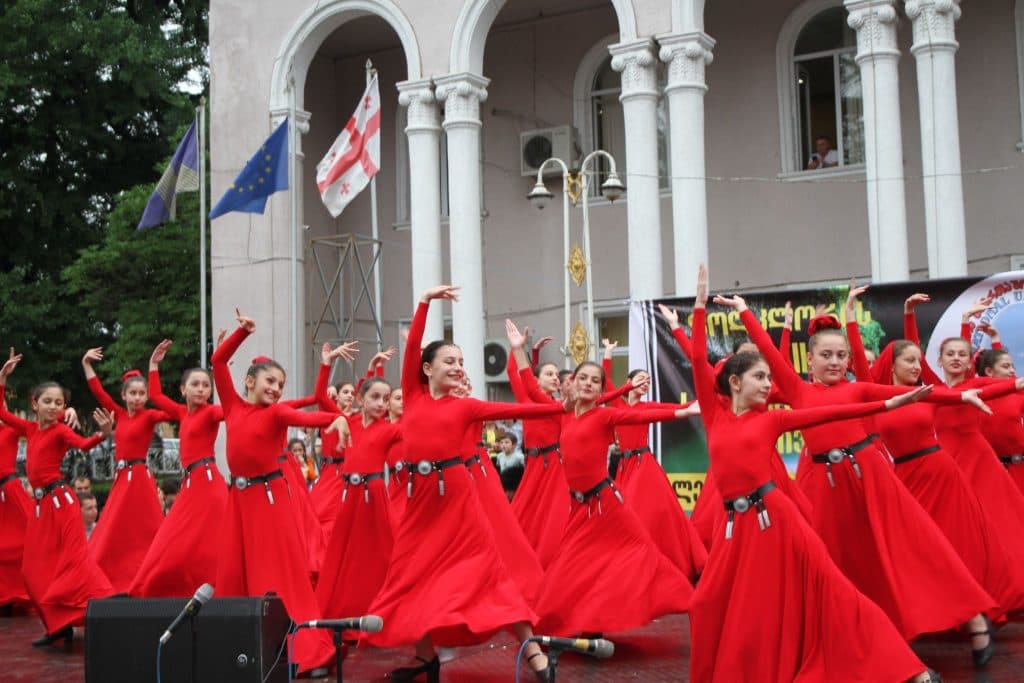 ჩხოროწყუმ ფოლკლორის VII საერთაშორისო ფესტივალს, „ლეგენდების ქვეყანა“-ს უმასპინძლა - image 2