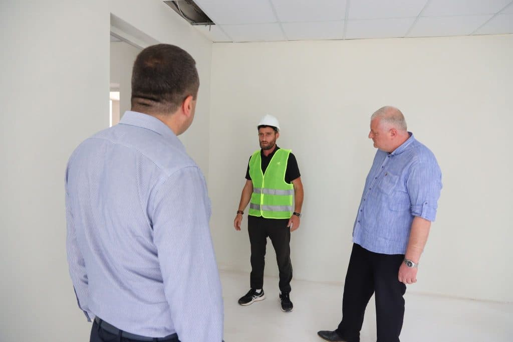 მარტვილის სოფელ ნაგვაზაოში სკოლის სრული რეაბილიტაცია მიმდინარეობს - image 2