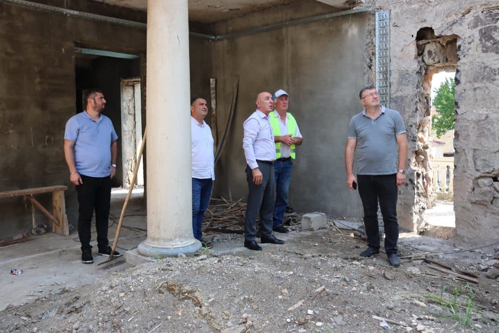 ქალაქ ჩხოროწყუში აქტიურად მიმდინარეობს კულტურის სახლის შენობის სრული რეაბილიტაცია - image 2