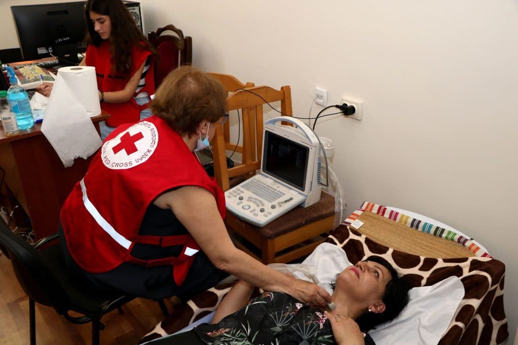 სენაკის კვების ცენტრის ბენეფიციარებს უფასო სამედიცინო გამოკვლევები ჩაუტარდათ - image 2