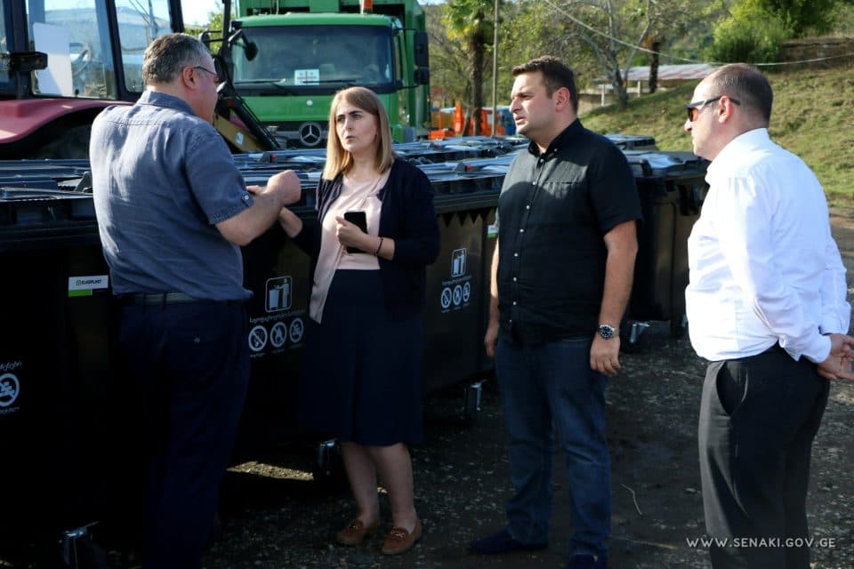 სენაკის მუნიციპალიტეტს 350 კონტეინერი გადაეცა