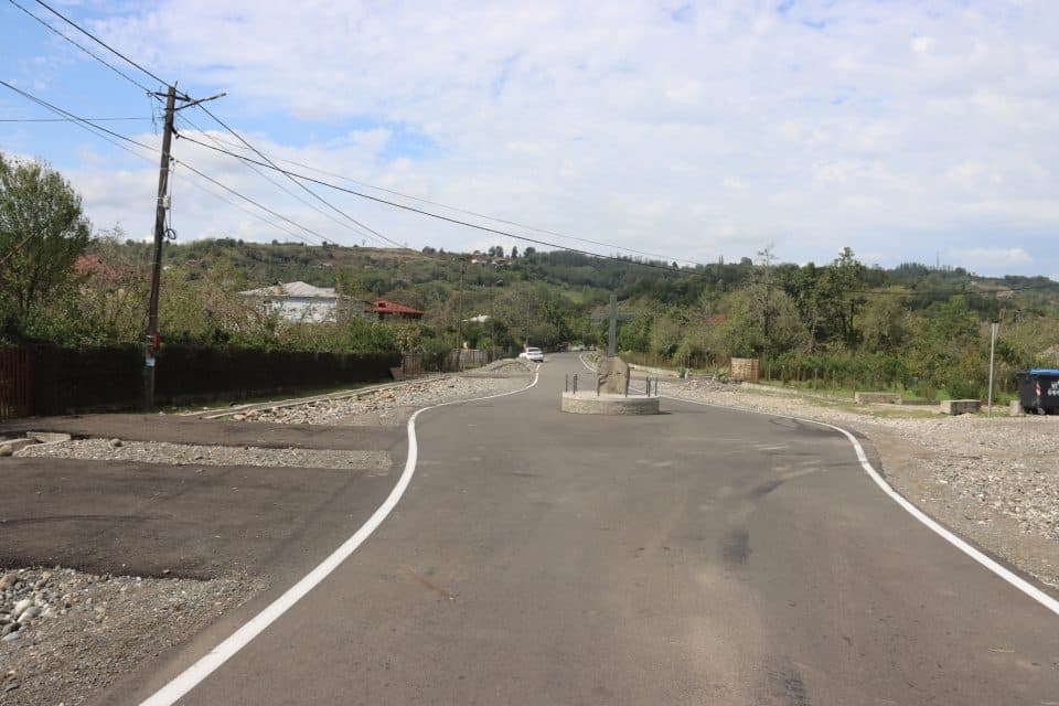 ჩხოროწყუში 5 კმ. მანძილზე დასრულდა საავტომობილო გზის ასფალტის საფარით რეაბილიტაცია