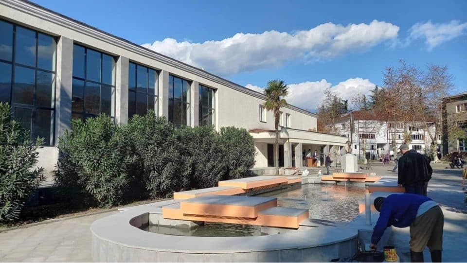 ჯვარში ვიოლინოს სკულპტურა და შადრევანი მერმა გახსნა