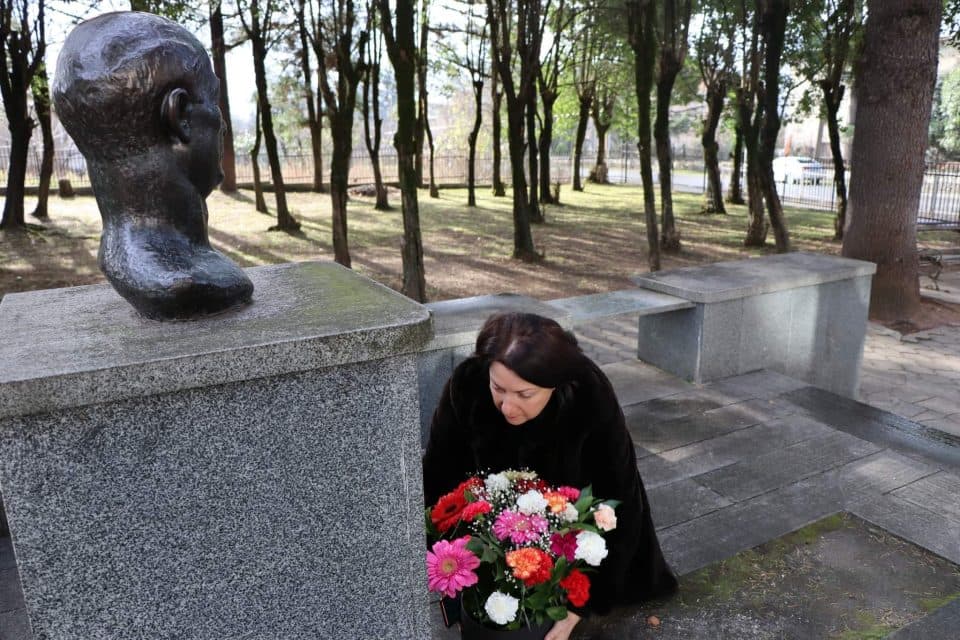 თამარ ბელქანიამ მელიტონ ქანთარიას საფლავი გვირგვინით შეამკო