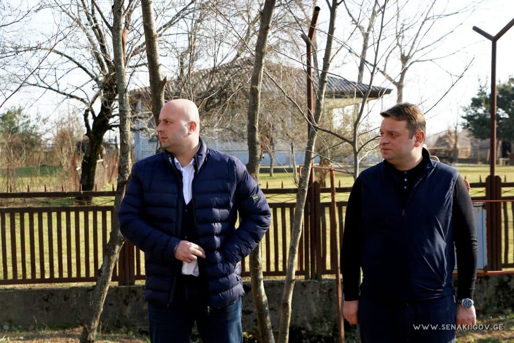 სენაკის მერი ნოსირში, საოდიშარიოს უბანში მიმდინარე სამუშაოებს გაეცნო - image 2