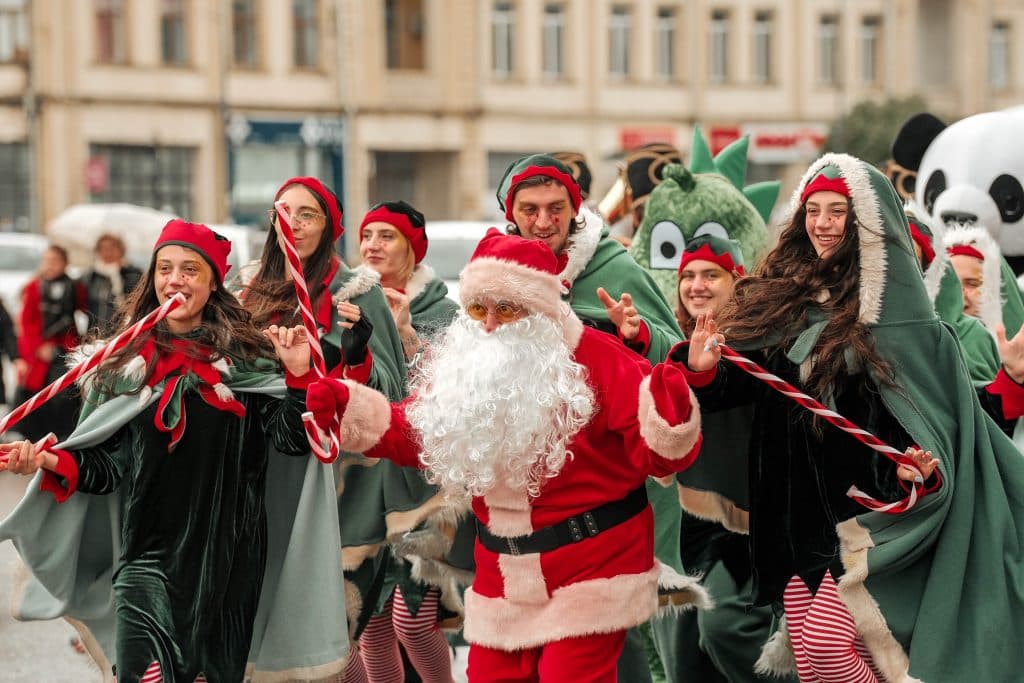 ფოთში საქართველოს პრემიერ-მინისტრის ინიციატივით და მთავრობის ადმინისტრაციის ორგანიზებით, დღეს საახალწლო ზეიმი გაიმარა - image 4