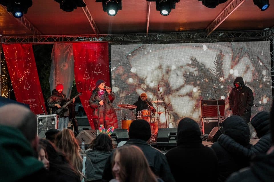 ფოთში საქართველოს პრემიერ-მინისტრის ინიციატივით და მთავრობის ადმინისტრაციის ორგანიზებით, დღეს საახალწლო ზეიმი გაიმარა