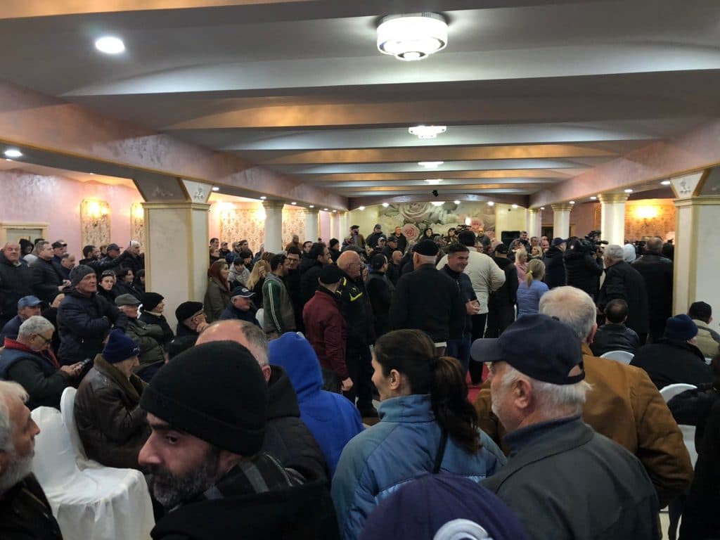 ნიკა მელია მხარდამჭერებს რესტორანში ხვდება [ფოტო] - image 2