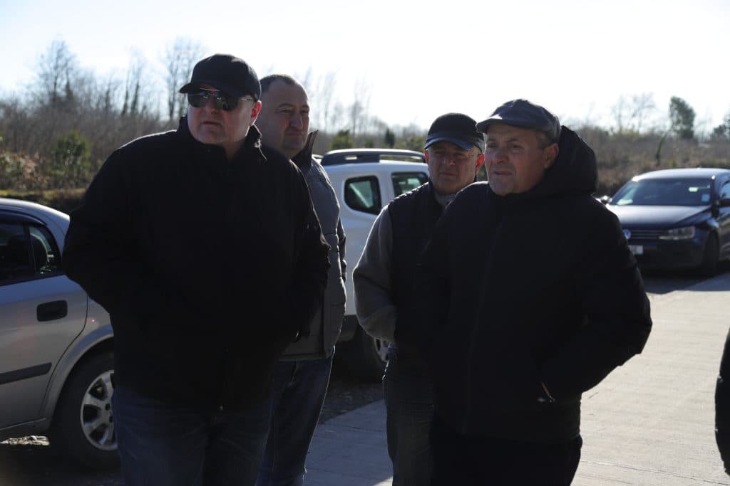 სამეგრელოში ძლიერმა ქარმა პრობლემები შექმნა ადგილზე მუნიციპალური სამსახურები მუშაოებენ - image 2