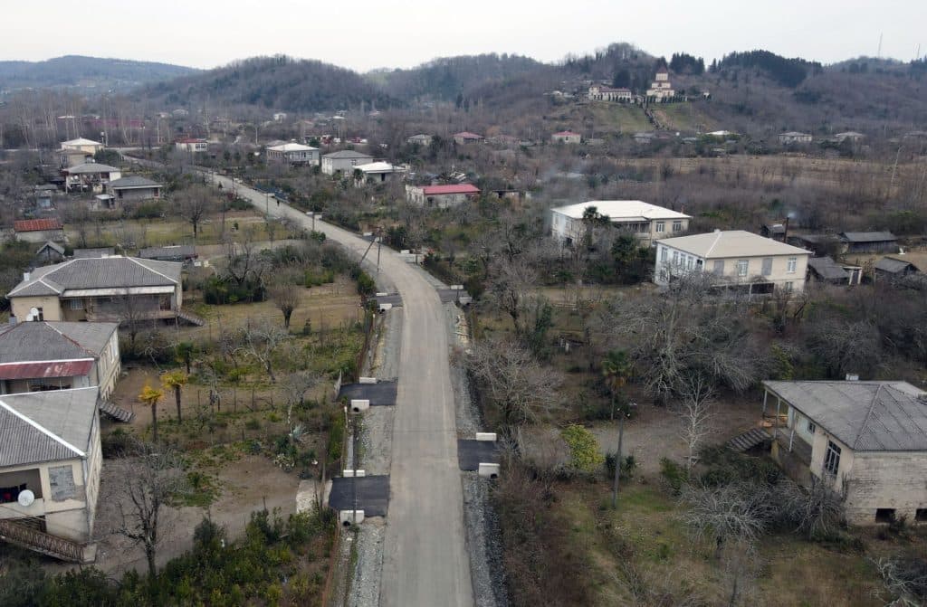 ხობის მუნიციპალიტეტის პირველი მაისის ადმინისტრაციულ ერთეულში გზების რეაბილიტაცია მიმდინარეობს - image 2