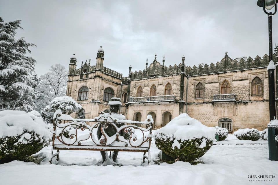 დათოვლილი ზუგდიდი