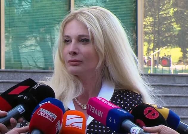 ნადირაძე – ის, რომ სააკაშვილს რაღაცის ჭამა არ შეუძლია, ასე არ არის – ახალ წელს სოფო ნიჟარაძის დედის გაკეთებული საცივი ჭამა, „ოლივიეც“, ხაჭაპურიც უჭამია, გარდა ამისა, მამაოს შეჰქონდა ხანდახან ღვინო