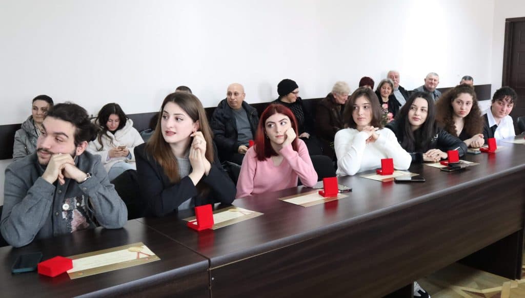აბაშის მუნიციპალიტეტში მედალოსნების დაჯილდოება გაიმართა - image 2