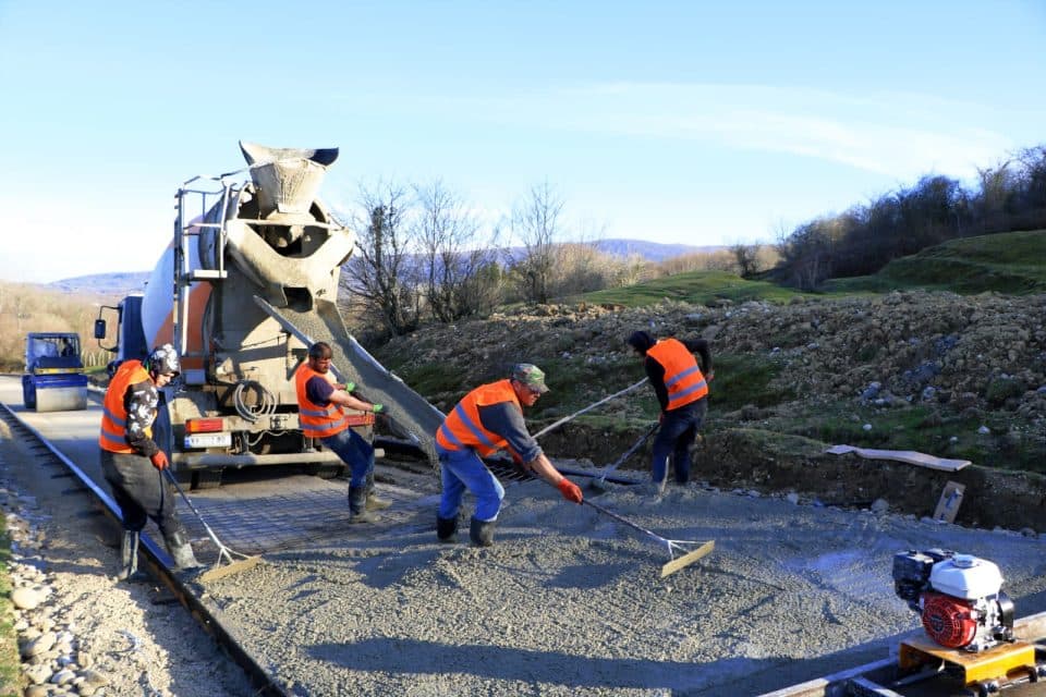 სენაკის მერი ხორშში მიმდინარე საგზაო ინფრასტრუქტურულ სამუშაოებს გაეცნო