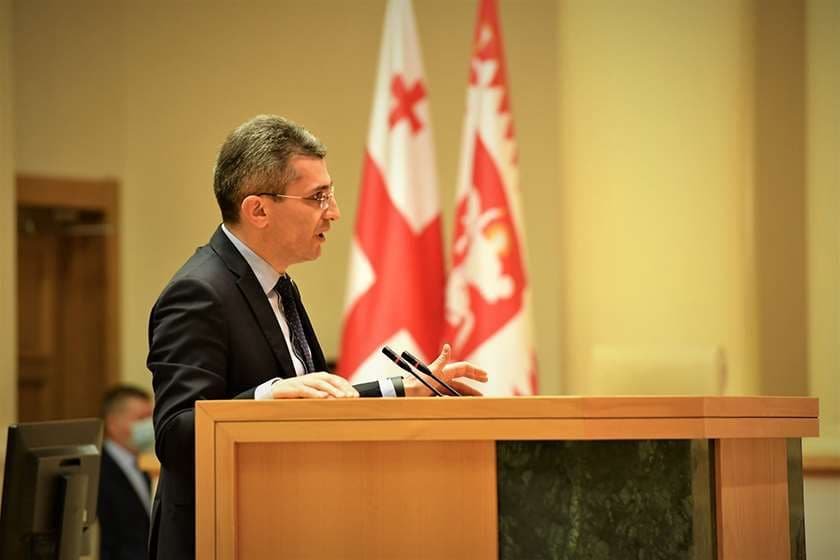 მამუკა მდინარაძე პრეზიდენტს: დღეს თქვენ სტარტი მიეცით პოლარიზაციის ახალ ტალღას. თქვენ ხელი შეუწყვეთ ხელისუფლების მიმართ „პრორუსობასთან“ დაკავშირებით პიარულ დარტყმებს და ერთხმად ნალაპარაკებ „არა რუსული კანონის“ ნარატივის გაძლიერებას