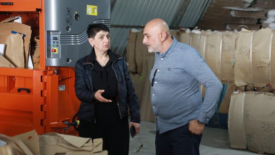 ზუგდიდს ქაღალდისა და მუყაოს სეპარირების სპეციალური ტექნიკური აღჭურვილობა გადაეცა