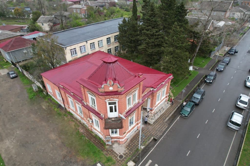 ფოთში ისტორიული მნიშვნელობის შენობების სახურავები სრულად განახლდა - image 2