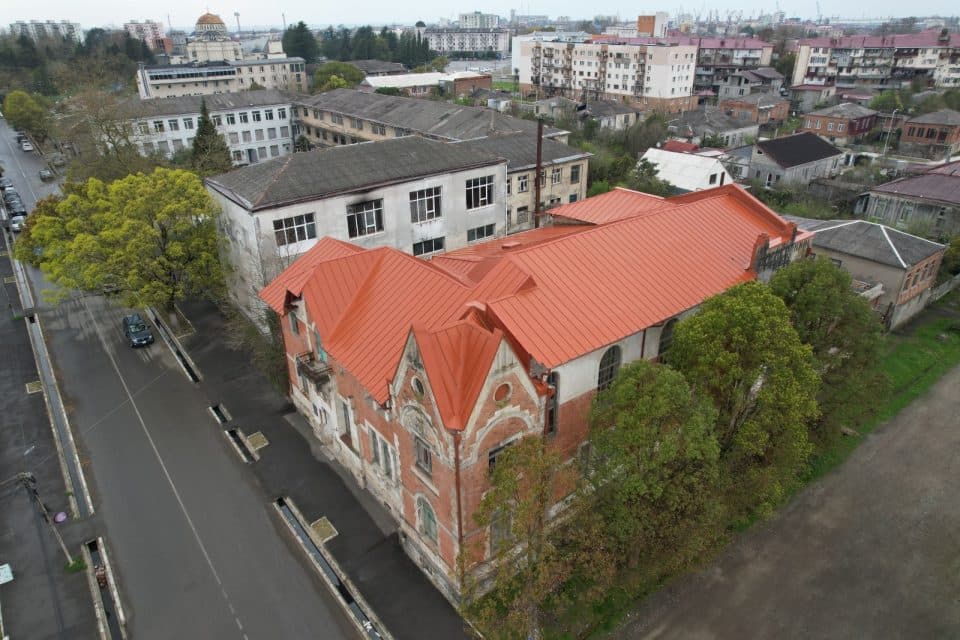 ფოთში ისტორიული მნიშვნელობის შენობების სახურავები სრულად განახლდა