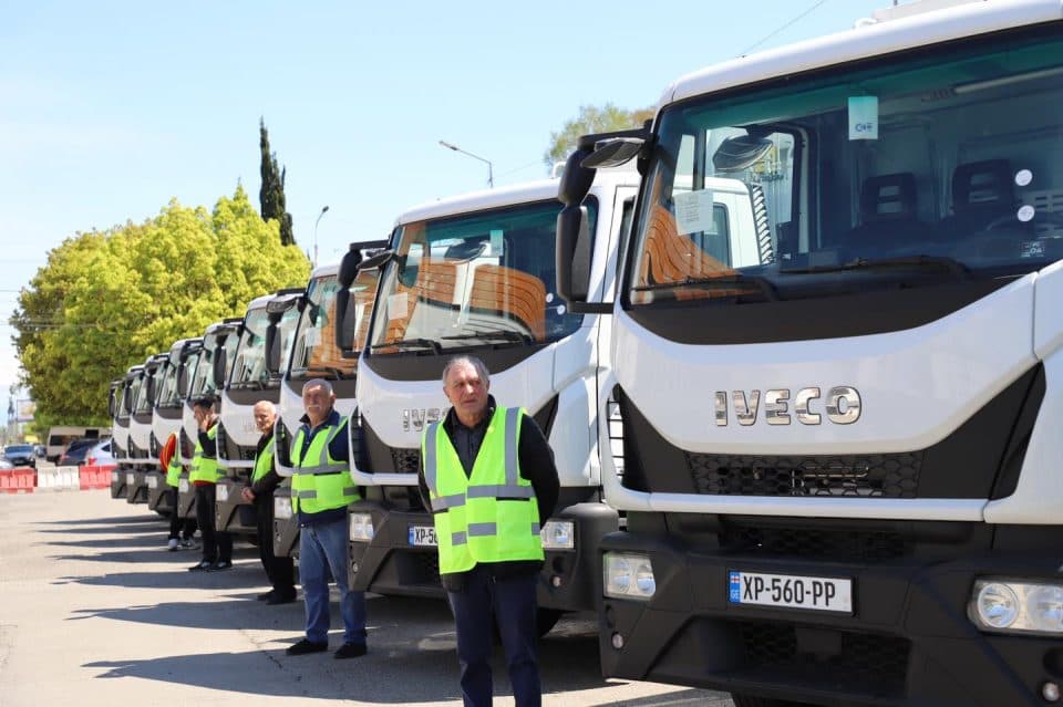 სამეგრელო-ზემო სვანეთის რეგიონის 7 მუნიციპალიტეტს ნარჩენების შესაგროვებელი 11 ერთეული სპეციალური მანქანა გადაეცა