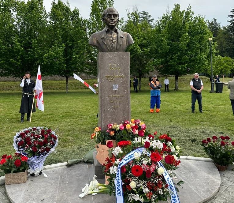 ზუგდიდში მამია ალასანიას ბიუსტი გაიხსნა [POTO, VIDEO, REEL]