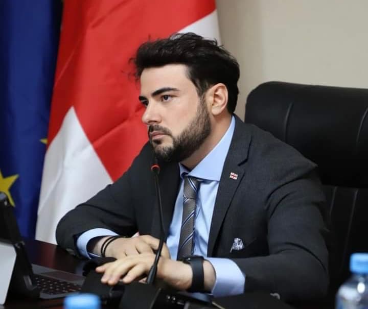 ფოთის საკრებულოს თავმჯდომარე განცხადებას ავრცელებს