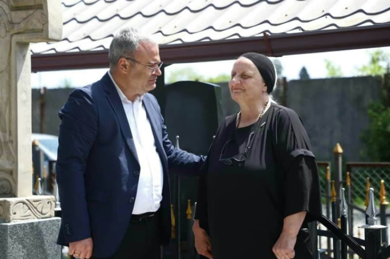ზუგდიდში ადგილობრივი ხელისუფლების წარმომადგენლებმა გიგა ოთხოზორიას ხსოვნას პატივი მიაგეს