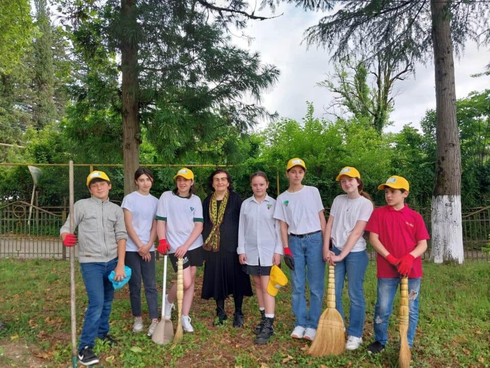 ხეთის საჯაროს სკოლის მე-8 კლასის მოსწავლეებმა გარემოს დაცვის დღე აქტივობებით აღნიშნეს