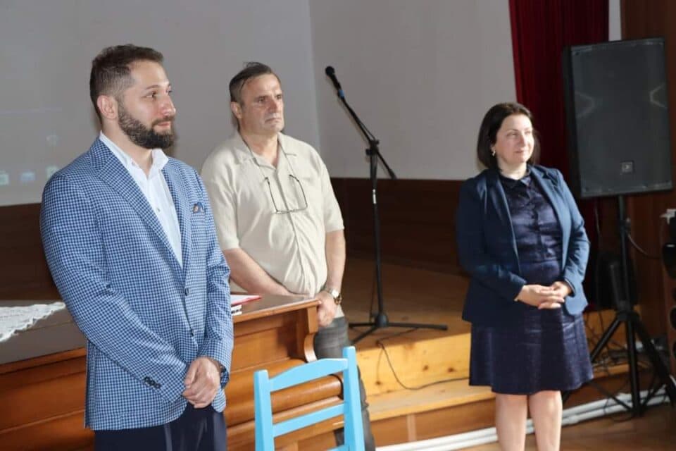 წალენჯიხაში კემბრიჯის საერთაშორისო სკოლის ანალოგი გაიხსნება. – ამის შესახებ ინფორმაციას წალენჯიხის მუნიციპალიტეტის მერია ავრცელებს