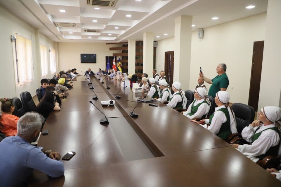 ზუგდიდის მერი „არტ კოლხის“ დელეგაციის წევრებს შეხვდა