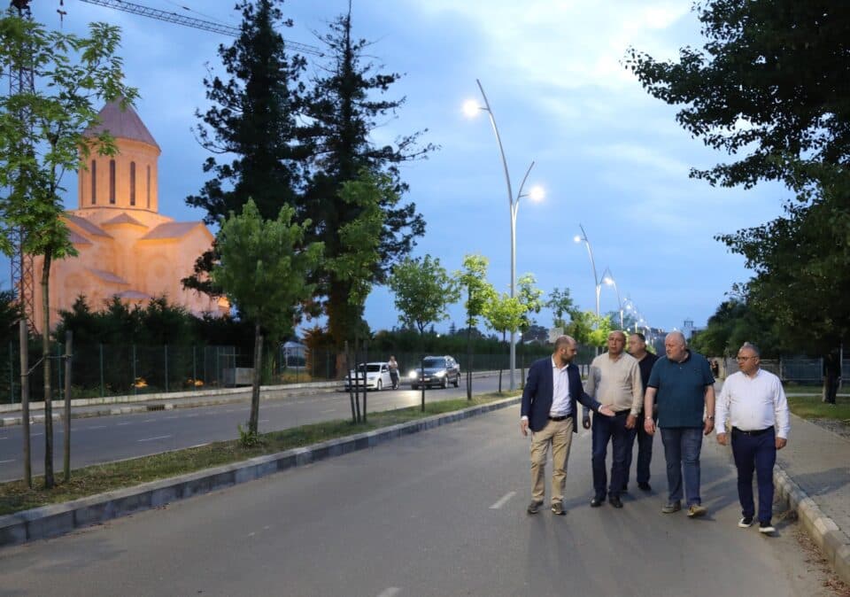 ზუგდიდში, თაბუკაშვილის ქუჩაზე განათების ახალი სისტემა დამიონტაჟდა