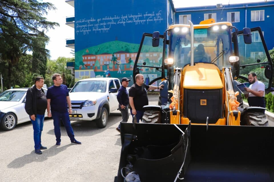 სენაკის მერიამ მრავალფუნქციური ტრაქტორი შეიძინა