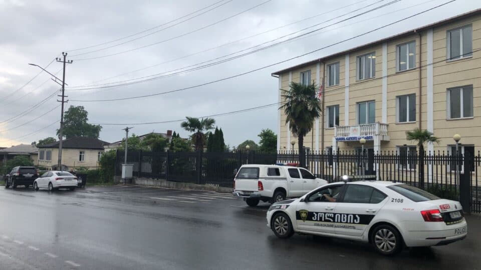 ზუგდიდისა და სენაკის სასამართლოებში გამნაღმველები მუშაობენ