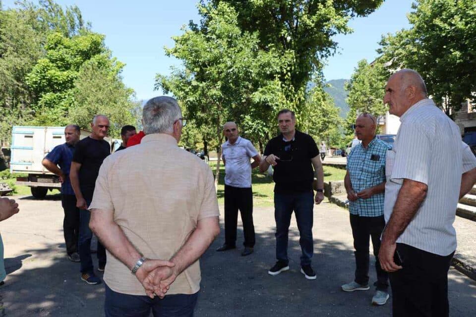 წალენჯიხის მერმა ჯვარის ახლადდანიშნული მერის წარმომადგენელი კეთილმოწყობის სამსახურს წარუდგინა