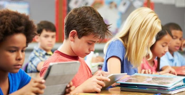 იუნესკო სკოლებში სმარტფონების აკრძალვის მოწოდებით გამოდის