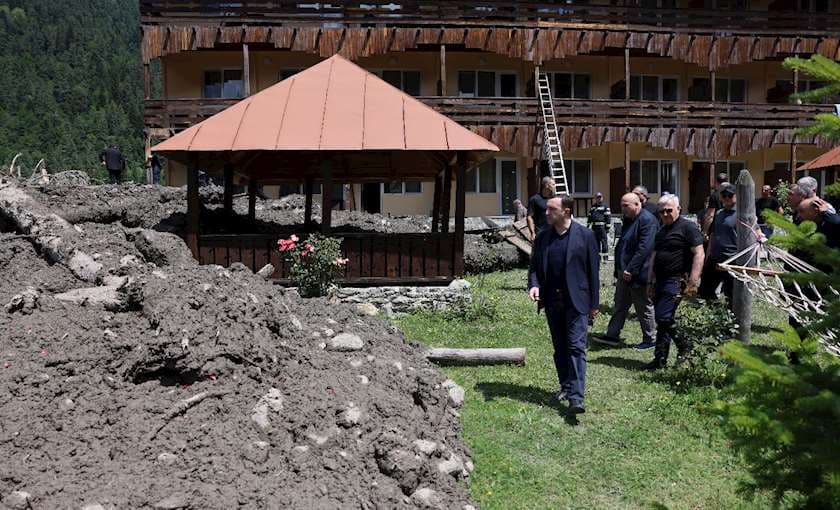 პრემიერ-მინისტრი შოვში, სტიქიის ეპიცენტრში