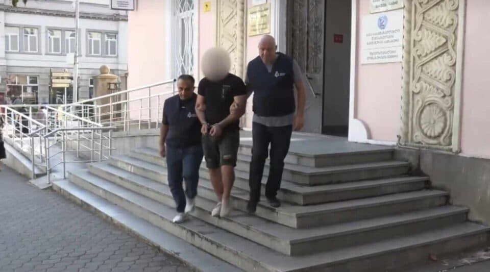 არასრულწლოვნის ინტიმური ფოტოებისა და ვიდეოების გაყიდვის ფაქტზე ერთი პირი დააკავეს