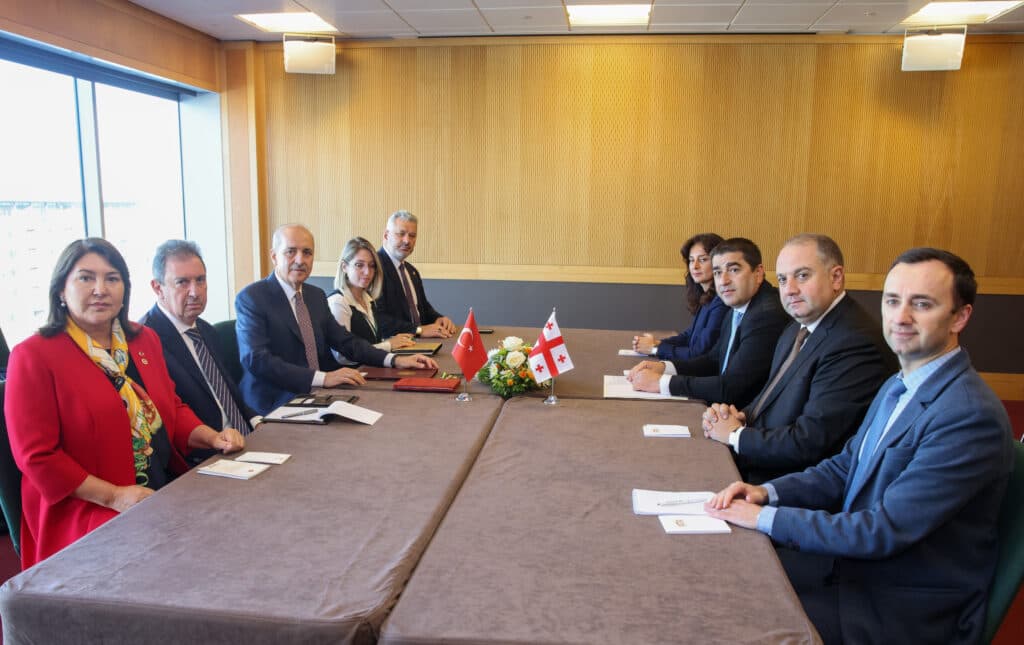 შეხვედრები ევროპელ ლიდრებთან – რას წერს ირაკლი ჩიქოვანი ევროპაში გამართულ შეხვედრებზე - image 8