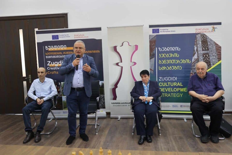 ზუგდიდში დოკუმენტური ფილმის „დიდება დედოფალს“ ჩვენებას ნონა გაფრინდაშვილი დაესწრო