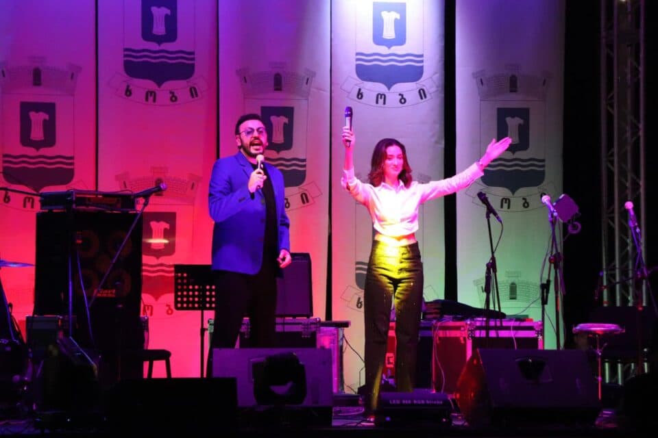 ხობის დღესასწაულზე – ანრი ჯოხაძემ, ნინი ბადურაშვილმა და „რეგიონმა“ იმღერეს
