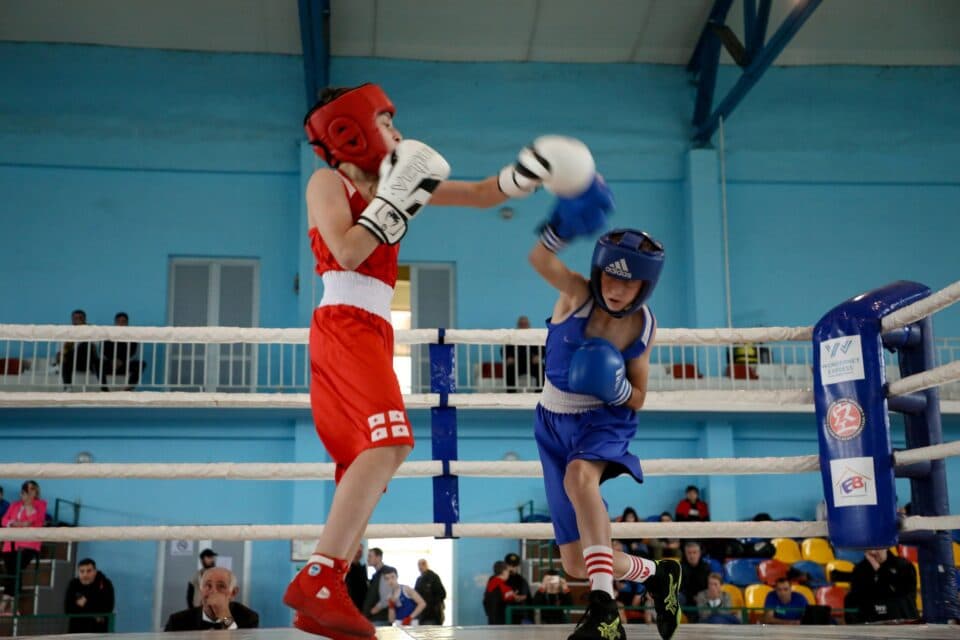 სენაკში გაიხსნა წარმატებული სენაკელი სპორტსმენის სახელობის ტურნირი კრივში