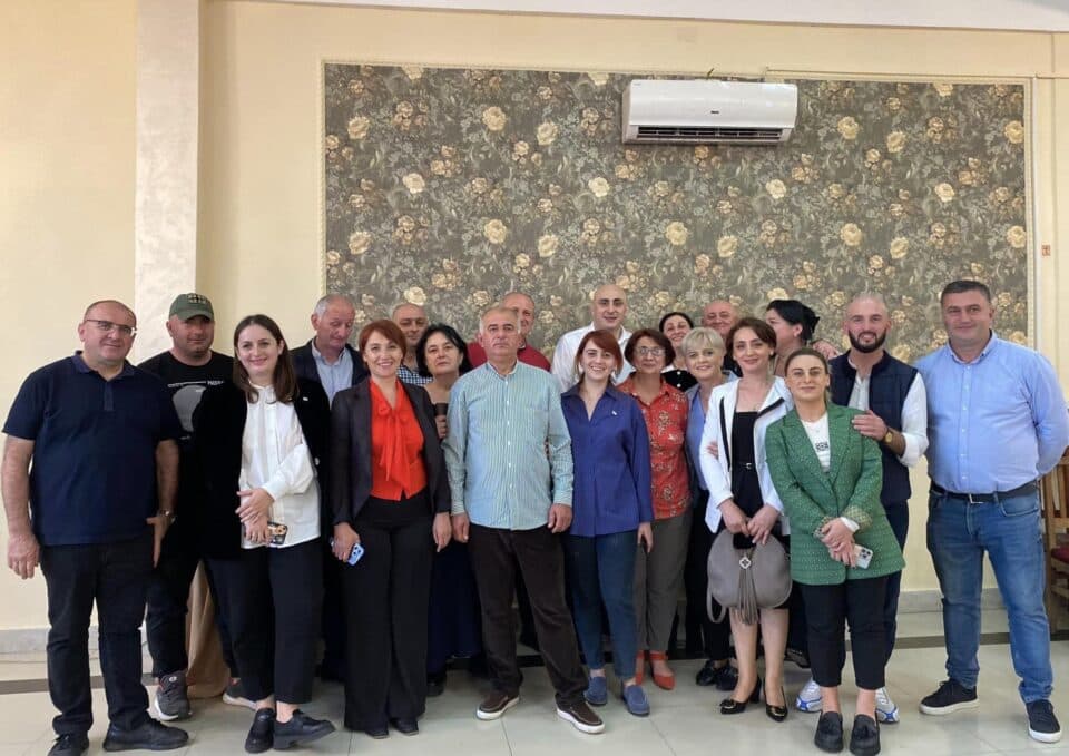 ვინ წავიდა და ვინ მიდის სამეგრელოში „ენმ“-დან ▶ რა გამოჩნდა ნიკა მელიას შეკრებაზე ზუგდიდში