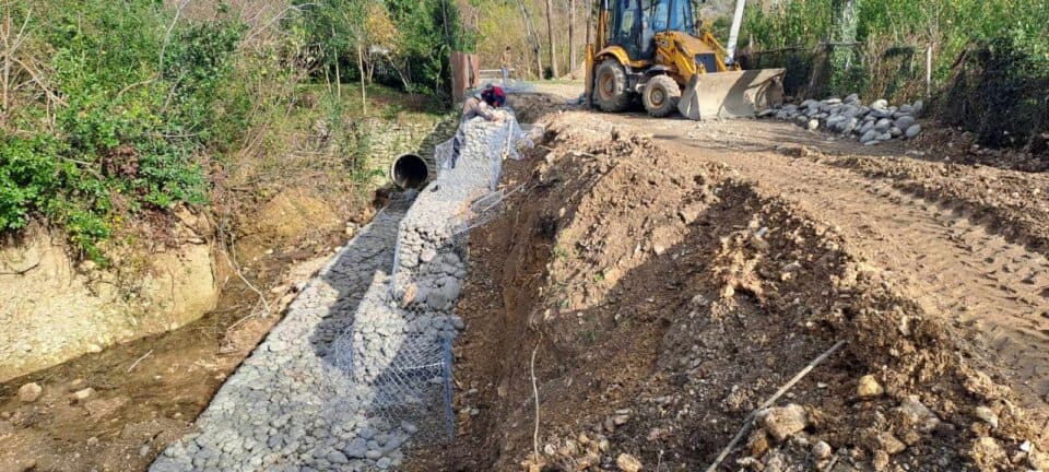 ხობის მუნიციპალიტეტის ხეთის ადმინისტრაციულ ერთეულში ხიდის და გაბიონის მოწყობა მიმდინარეობს