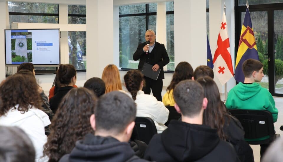 ზუგდიდის მერმა მამუკა წოწერიამ, მუნიციპალიტეტში გაწეული საქმიანობის ერთწლიანი ანგარიში ახალგაზრდებს წარუდგინა