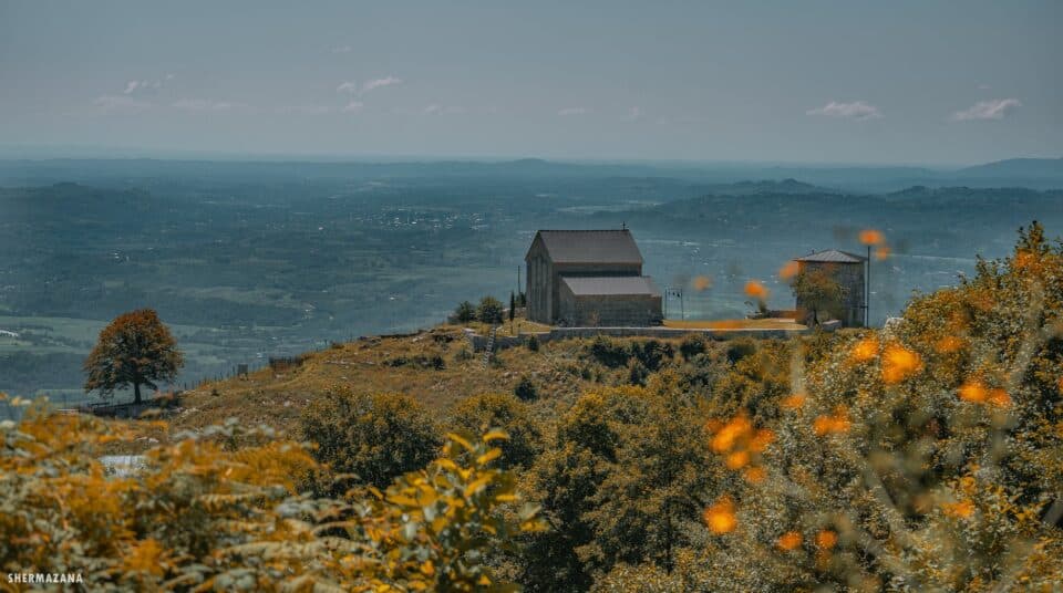 ჩხოროწყუში ოცინდალეს ტაძრამდე მისასვლელი გზის რეაბილიტაცია მიმდინარეობს