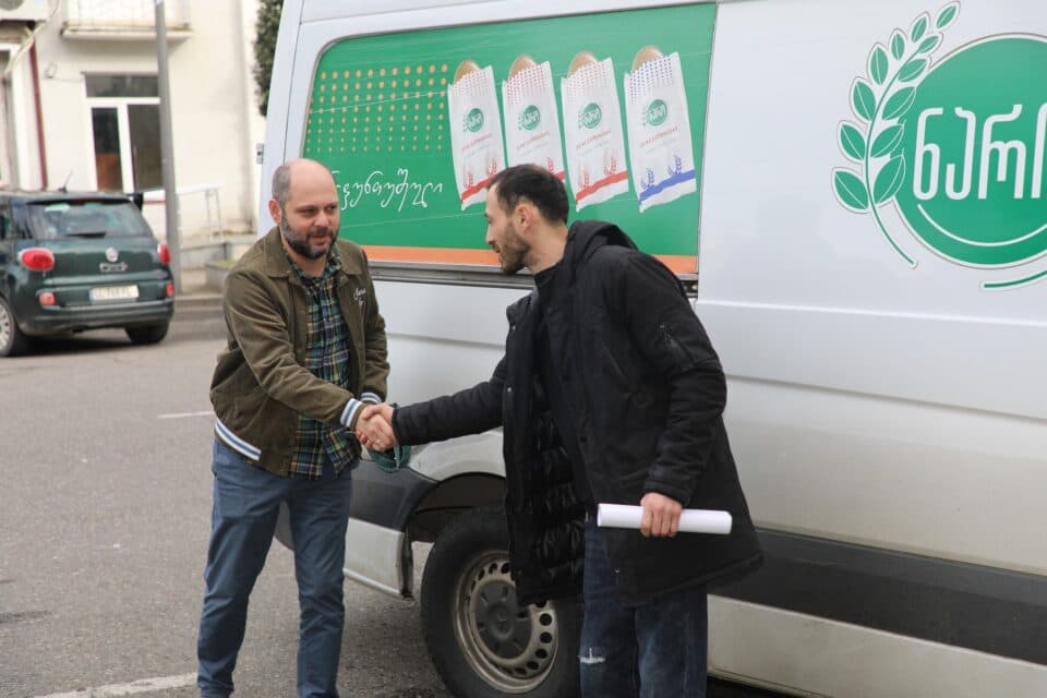 „ნარომ“ სოციალურად დაუცველ მოქალაქეებს ნობათი გადასცა