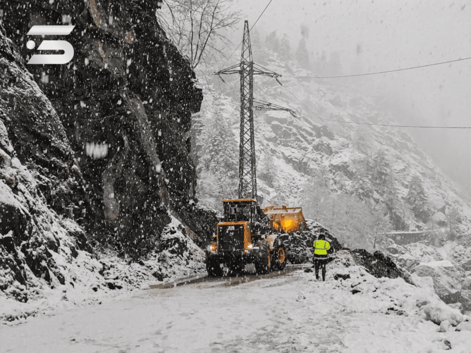 ხაიშში გაწმენდითი სამუშაოები მიმდინარეობს – მესტიისკენ მიმავალი გზა ჯერ ჩაკეტილია