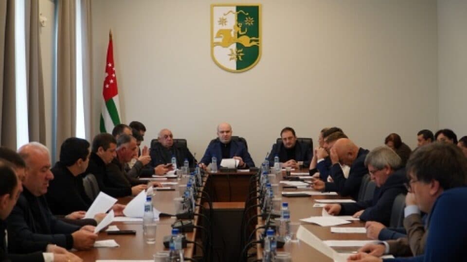 აფხაზეთის ე.წ. პარლამენტი დადგენილებით ითხოვს რუსეთის ფედერაციამ ნავთობპროდუქტების მონოპოლურ შეთანხმებას გადახედოს