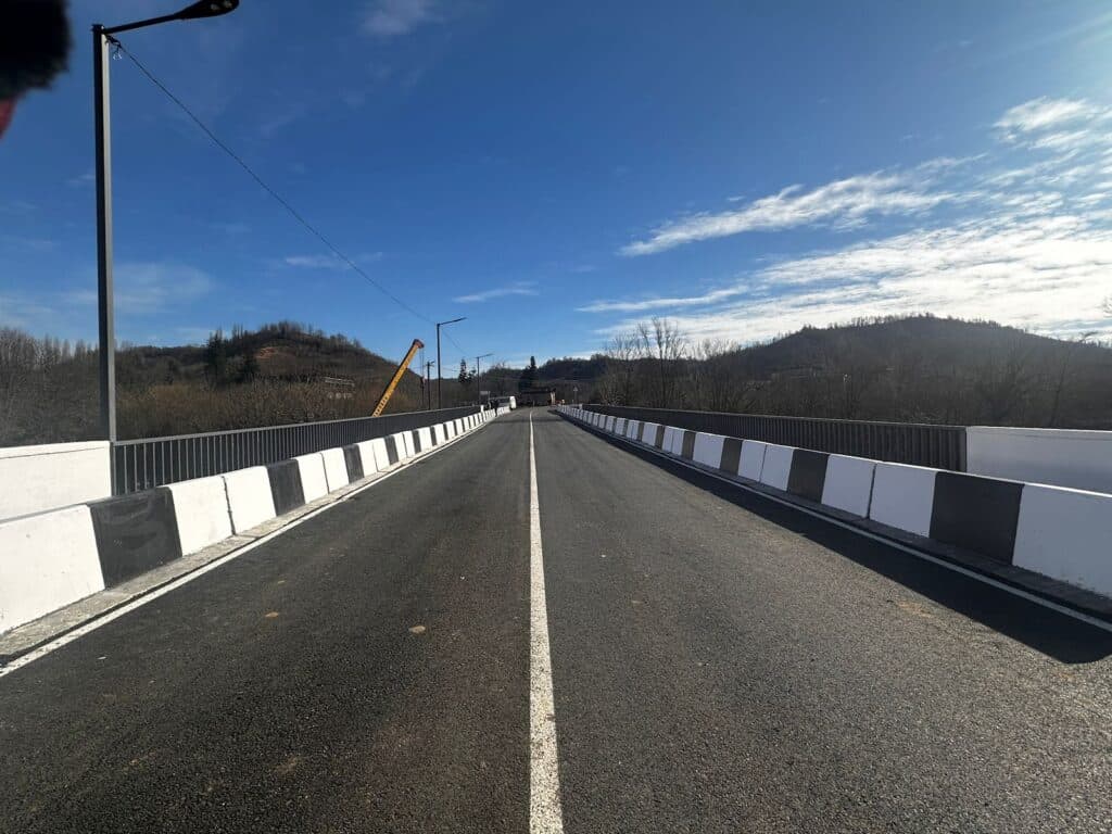 ჩხოროწყუს მუნიციპალიტეტის სოფელ ჭოღაში საავტომობილო ხიდი აშენდა - image 2