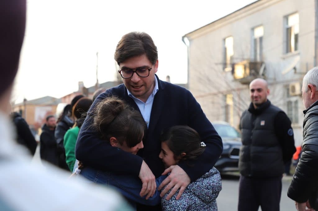 ფოთის მერი: „ჩვენ გუნდის მიზანია, ყველა ის სიკეთე, რასაც ვქმნით და მომავალში შევქმნით, ქალაქის მასშტაბით, თითოეულ უბანში, თითოეულ ადამიანამდე მივიდეს“ - image 2